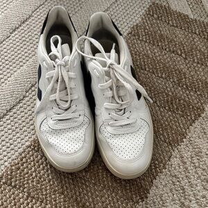 Women’s Veja V-10 White Black Lace Up Sneakers size 8